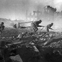 Soviet soldiers attack NAZI positions in the battle of Stalingrad, 1943.