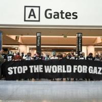 Hundreds of protestors shut down SFO International Terminal, demanding permanent #CEASEFIRE in war on #Gaza and an end to US arms to Israel.