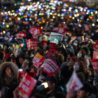 TEASER Surprise! A Righteous Uprising in South Korea--Hundreds of Thousands Force the President to Back Off from Martial Law