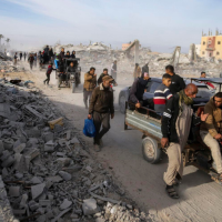 Displaced Palestinians leave Khan Younis to return to their homes in Rafah, southern Gaza Strip, January 19, 2025.